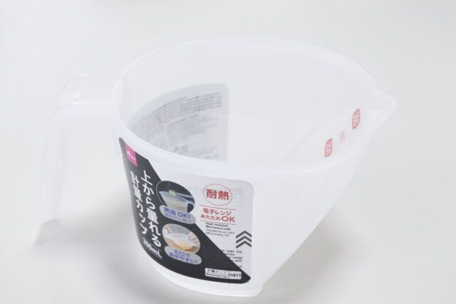 ダイソー 上から量れる計量カップ（300ml） パッケージ