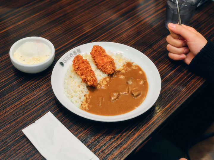 CoCo壱番屋のカリフラワーライスにビーフのルー、カキフライトッピング