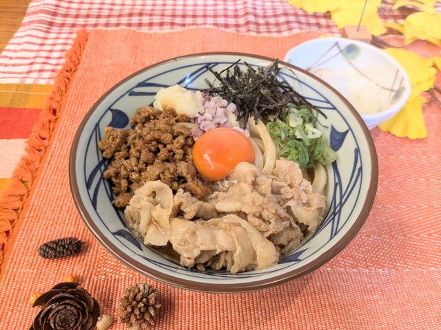 旨辛 肉盛りまぜ玉うどん