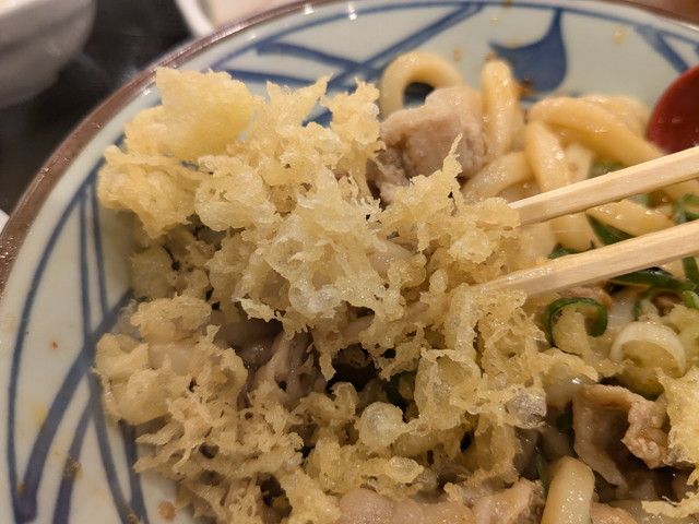 旨辛 肉盛りまぜ玉うどん