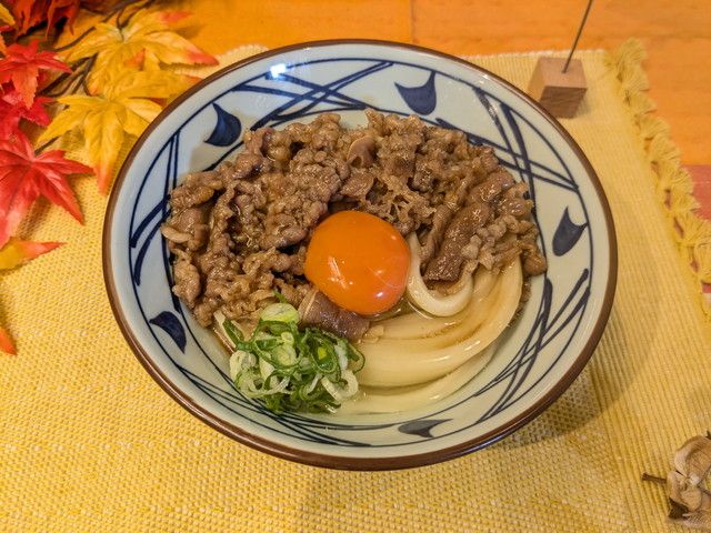 旨辛 肉盛りまぜ玉うどん
