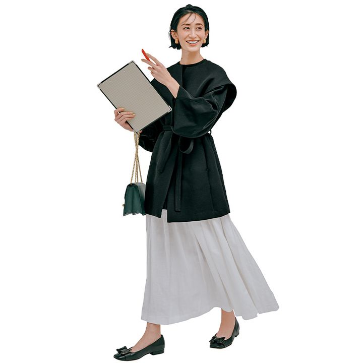 黒ブラウス×ベスト×スカートの神山まりあさんコーデ