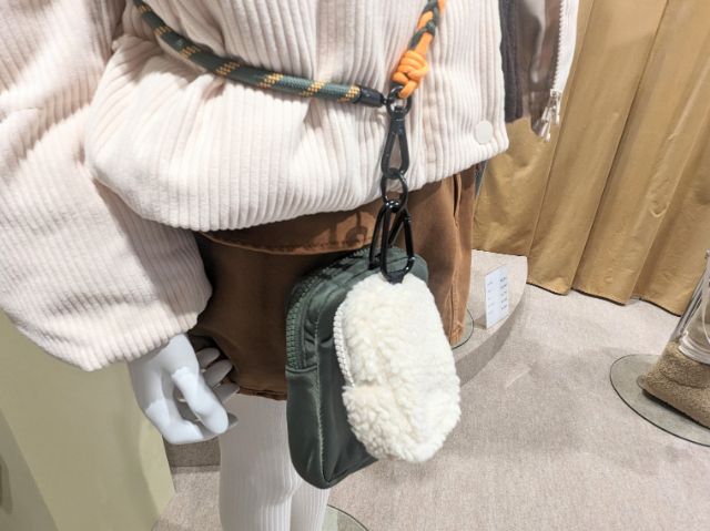 ボアとナイロンのベルトウエストバッグ