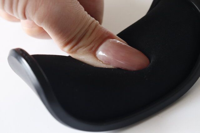 ダイソー リストレスト手首保護クッション 触り心地