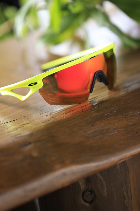 視界もストレスも“フリー”！オークリーの新作サングラス