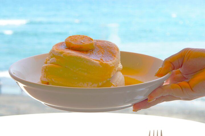 海と空が目の前に広がる雄大な景色の中でふわふわとしたパンケーキの朝食♪鎌倉「bills 七里ヶ浜」