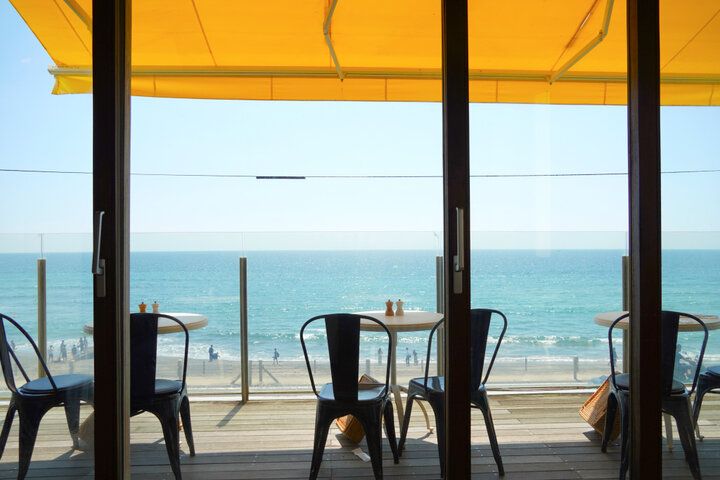 海と空が目の前に広がる雄大な景色の中でふわふわとしたパンケーキの朝食♪鎌倉「bills 七里ヶ浜」