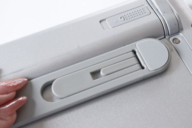 ダイソー ノートパソコン用折りたたみスタンド 貼り付けタイプ フラット