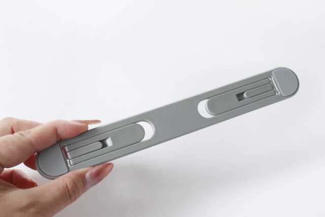 ダイソー ノートパソコン用折りたたみスタンド 貼り付けタイプ