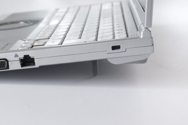 ダイソー ノートパソコン用折りたたみスタンド 貼り付けタイプ スタンド 使用例