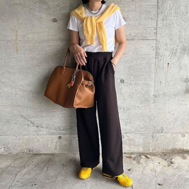 UNIQLOのスウェットワイドパンツを着たコーデ