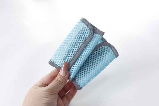 セリアのリフレクターショルダーカバー2P