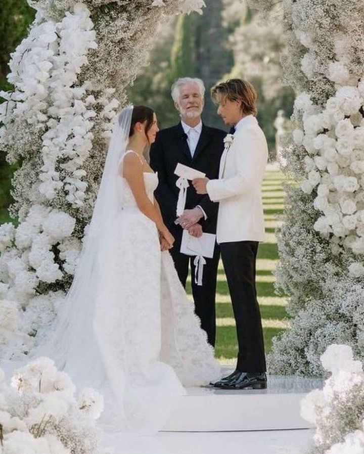 画像2: ミリー・ボビー・ブラウンとジェイク・ボン・ジョヴィがイタリアで2度目の挙式