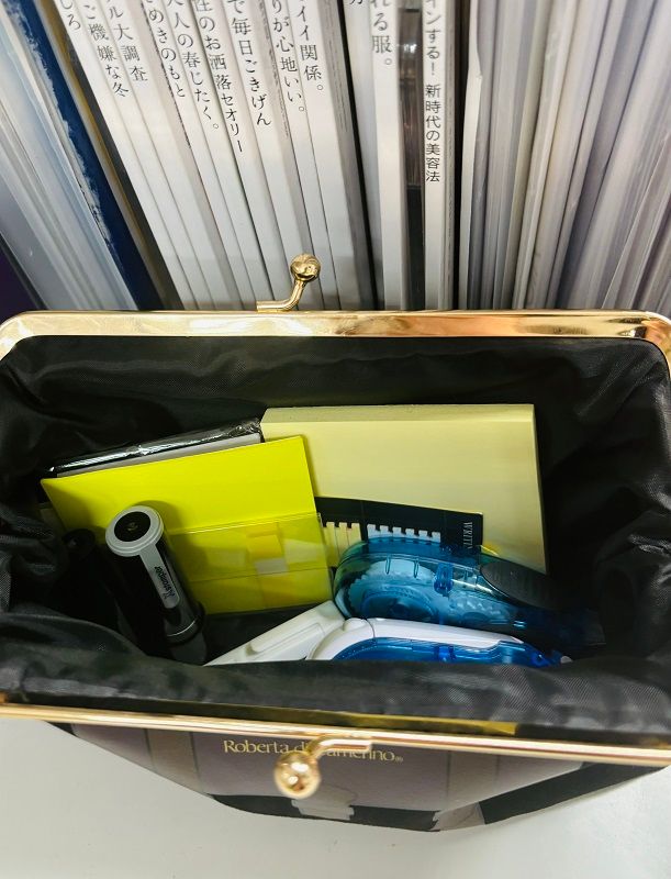 オフィスでよく使うのもをGLOW11月号付録のがま口ポーチに収納