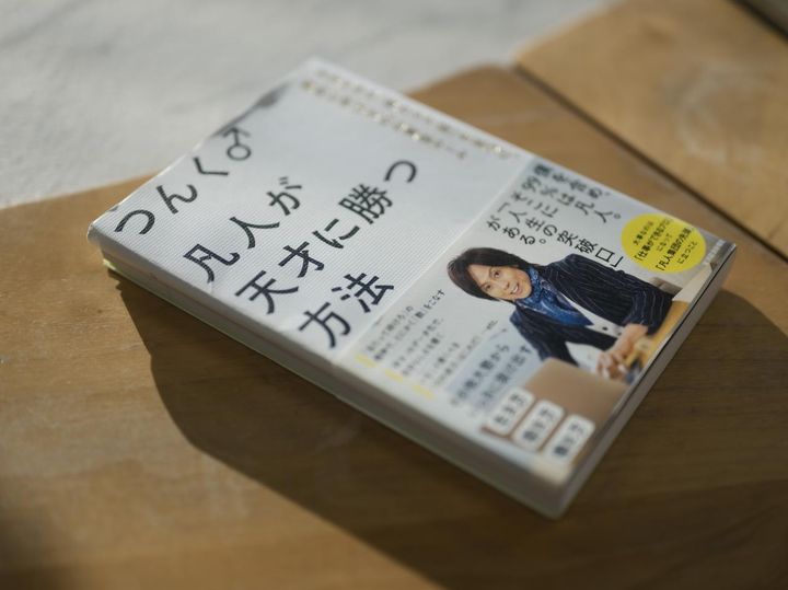画像: 「モー娘。だと『TIKI BUN』や『君の代わりは居やしない』『ここにいるぜぇ！』といった生きる上で教訓になる歌詞が綴られた楽曲が好き。そういうつんく♂さんの考えが詰まっていて、すごく読み応えがあります」（藤井さん） 出典：ビームス