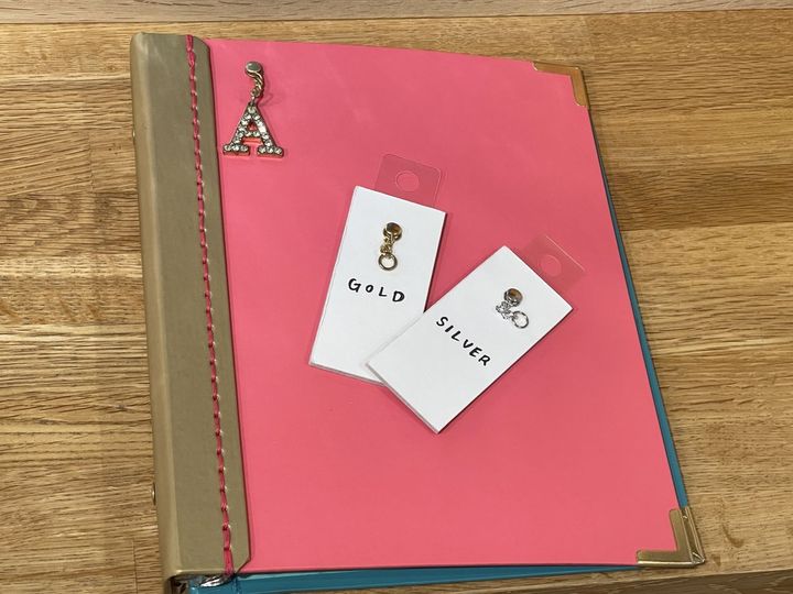 「チャーム金具」275円