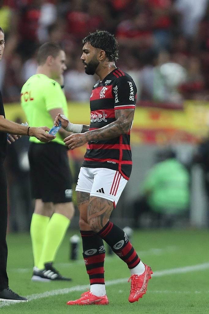 日本のミズノと契約したブラジル代表FW！試合で履いている「真っ赤なスパイク」がかっこいい