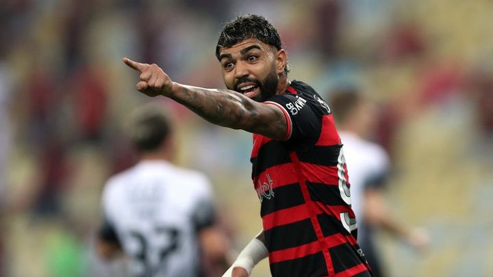 日本のミズノと契約したブラジル代表FW！試合で履いている「真っ赤なスパイク」がかっこいい