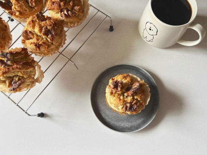 【簡単米粉レシピ】こっくりピーナッツバターとバナナの米粉マフィン【渡辺友美子のコーヒーに合うお菓子のレシピ vol.62 〜レシピで旅するヨーロッパ〜】