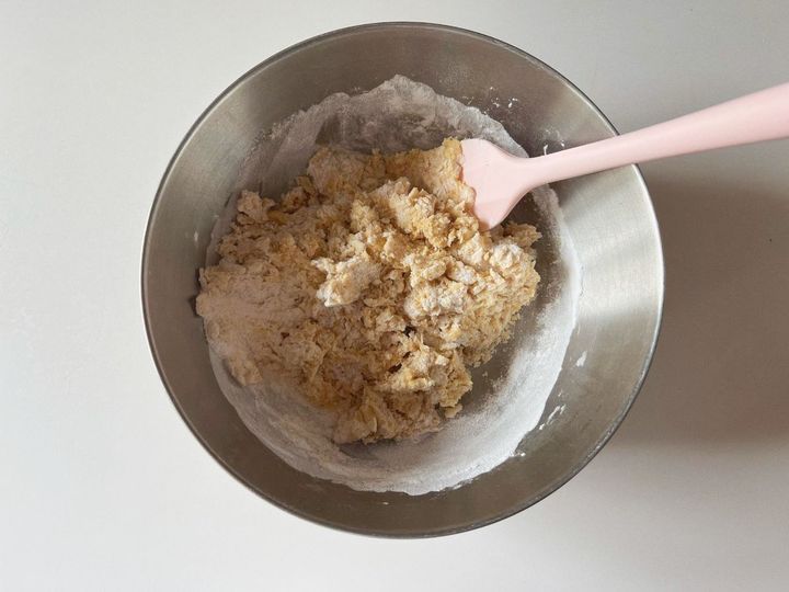 【簡単米粉レシピ】こっくりピーナッツバターとバナナの米粉マフィン【渡辺友美子のコーヒーに合うお菓子のレシピ vol.62 〜レシピで旅するヨーロッパ〜】