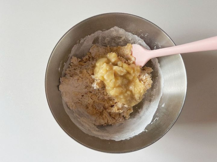 【簡単米粉レシピ】こっくりピーナッツバターとバナナの米粉マフィン【渡辺友美子のコーヒーに合うお菓子のレシピ vol.62 〜レシピで旅するヨーロッパ〜】