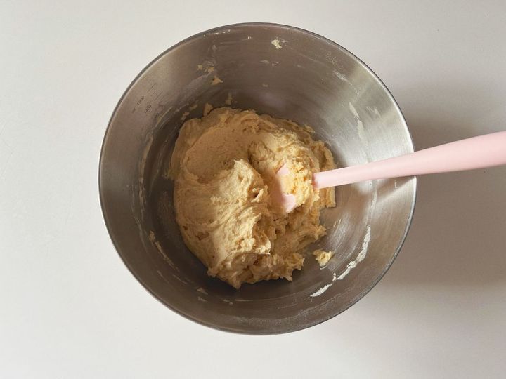 【簡単米粉レシピ】こっくりピーナッツバターとバナナの米粉マフィン【渡辺友美子のコーヒーに合うお菓子のレシピ vol.62 〜レシピで旅するヨーロッパ〜】