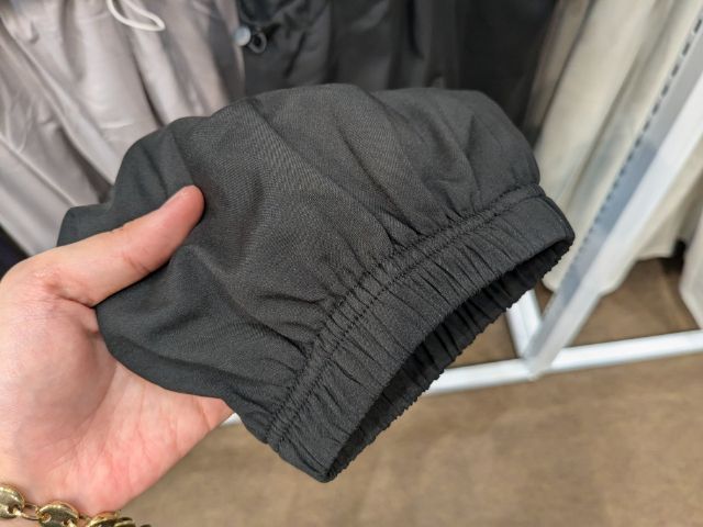 EXEウォームパンツの裾部分