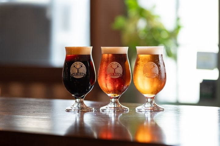 写真左から「スタウト」グラス680円、「駿府アルト」グラス680円、「fika ale」グラス730円