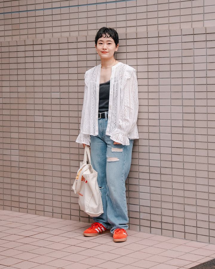 “シャツ＆ブラウス”が主役の秋コーデ5選。１枚で様になるデザインに注目！【TOKYO SNAP】