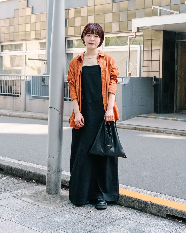 “シャツ＆ブラウス”が主役の秋コーデ5選。１枚で様になるデザインに注目！【TOKYO SNAP】