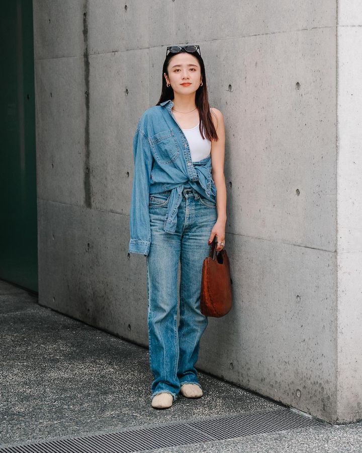 “シャツ＆ブラウス”が主役の秋コーデ5選。１枚で様になるデザインに注目！【TOKYO SNAP】