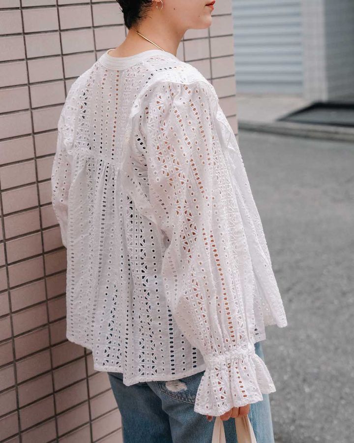 “シャツ＆ブラウス”が主役の秋コーデ5選。１枚で様になるデザインに注目！【TOKYO SNAP】