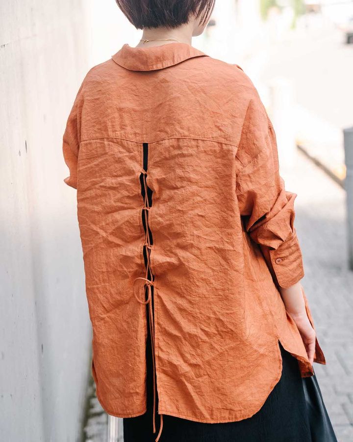 “シャツ＆ブラウス”が主役の秋コーデ5選。１枚で様になるデザインに注目！【TOKYO SNAP】