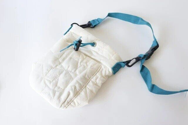 ダイソー キルティングカップホルダー（スマホ用ポケット付）