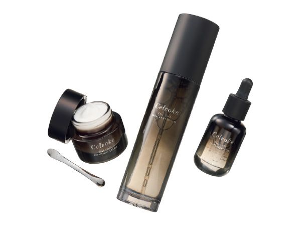 【左】セルリュクス トリートメントクリーム 【中】セルリュクス トリートメントローション 【右】セルリュクス コンセントレートオイル