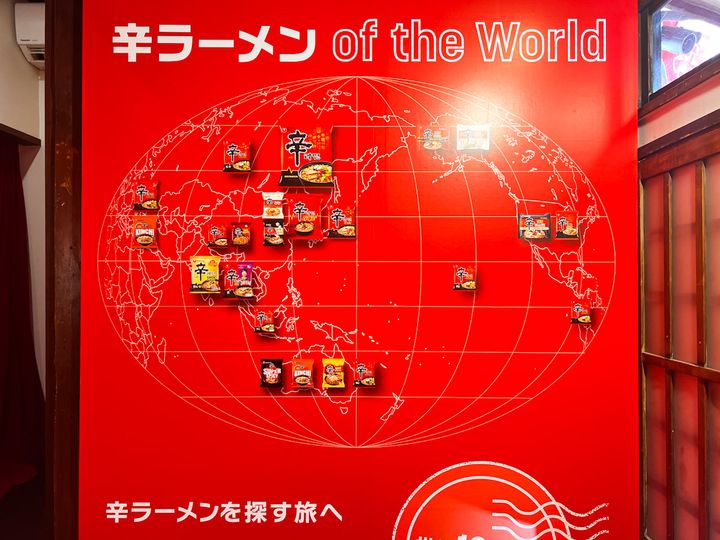 「辛ラーメンクイズルーム」の展示