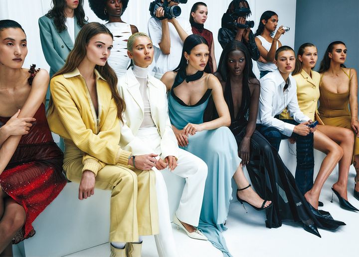 1990s 〈右から・Jill〉ドレス／GUCCI（グッチ クライアントサービス） 〈Angelina〉ジャケット ￥407,000／GUCCI（グッチ クライアントサービス） シューズ／MUGLER（inter.mugler.com） 〈Celina〉ジーンズ／Helmut Lang（www.helmutlang.com） 〈Anok〉ドレス ￥1,430,000／TOM FORD（トム フォード ジャパン） シューズ 参考商品／VERSACE（ヴェルサーチェ ジャパン） 〈Amelia〉ドレス ￥1,980,000（参考価格）／GIVENCHY（ジバンシィ ジャパン） シューズ ￥167,200／DOLCE & GABBANA（ドルチェ＆ガッバーナ ジャパン） 〈Iris〉ジャケット トップ パンツ／すべてPROENZA SCHOULER（www.proenzaschouler.com） シューズ ￥149,600／JIMMY CHOO（ジミー チュウ） 〈Lulu〉ジャケット ￥938,300 パンツ ￥1,441,000（ともに参考価格）／ともにHERMÈS（エルメスジャポン） 〈Lina〉ボティスーツ（参考色） ￥114,400（参考価格） スカート ￥488,400／ともにTORY BURCH（トリー バーチ ジャパン）