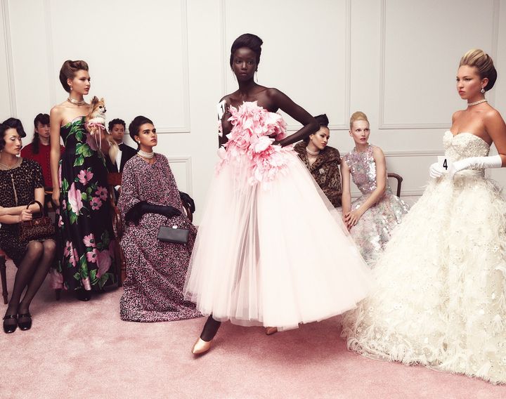 1950s 〈右から・Lila〉ドレス／ELIE SAAB BRIDAL（www.eliesaab.com） 「ディーヴァ ドリーム」イヤリング WG×エメラルド×ダイヤモンド ￥6,391,000／BVLGARI（ブルガリ ジャパン） 〈Alex〉ドレス／GIAMBATTISTA VALLI（www.giambattistavalli.com） 〈Amelia〉コート 参考商品／BALENCIAGA（バレンシアガ クライアントサービス） ネックレス／MARIA NILSDOTTER（marianilsdotter.com） ブローチ／SUSAN CAPLAN（susancaplan.co.uk） 〈Anok〉ドレス／GIAMBATTISTA VALLI（www.giambattistavalli.com） 「フィオレヴァー」ピアス WG×ダイヤモンド ￥5,918,000／BVLGARI（ブルガリ ジャパン） シューズ（参考色） ￥143,000／FERRAGAMO（フェラガモ・ジャパン） 〈Jill〉コート グローブ／ともにRICHARD QUINN（www.richardquinn.com） ネックレス／MARIA NILSDOTTER（marianilsdotter.com） バッグ ￥280,500／MICHAEL KORSCOLLECTION（マイケル・コース カスタマーサービス） 〈Angelina〉ドレス／RICHARD QUINN（www.richardquinn.com） チョーカー／CRISTINA SABATINI（www.cristinasabatini.com） 〈Lina〉ジャケット ￥4,500,000 スカート ￥290,000（ともに参考価格） シューズ 参考商品／すべてDIOR（クリスチャン ディオール） バッグ ￥363,000／VERSACE（ヴェルサーチェ ジャパン）