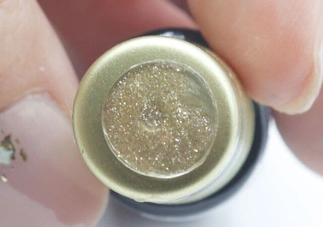 セリア フィギュア用固定シール30P 使用例