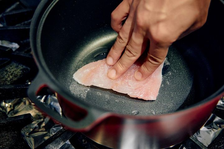 鯛に焼色をつける