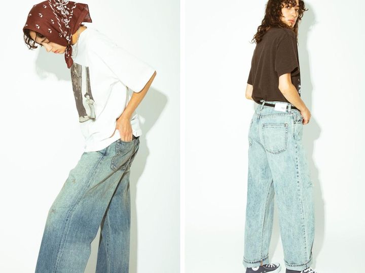 画像: ジーンズに表情があるため、Tシャツとのシンプルなコーディネートでも様になります。 出典：ジョンブル