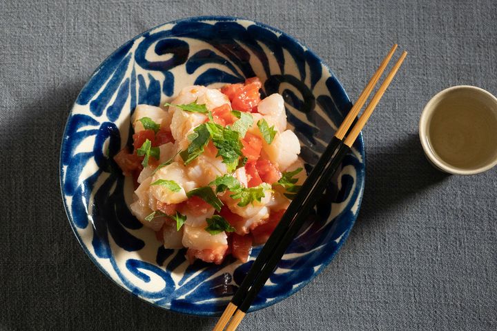 甘味と酸味のバランスが絶妙な“帆立の梅トマトなめろう”