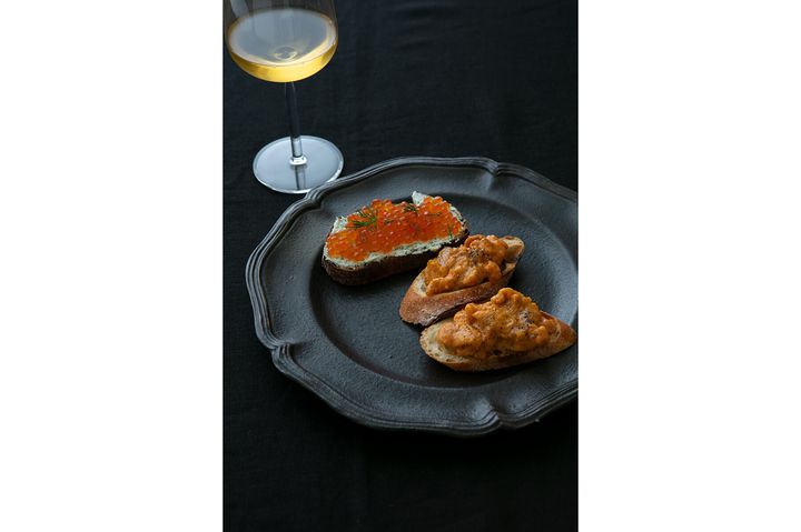 リッチで濃厚なウニやイクラの“魚介タルティーヌ”