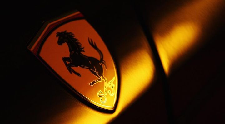 世界限定799台で1.5億円！43歳イブラヒモヴィッチ、自分への誕プレに買った最新フェラーリがえぐい