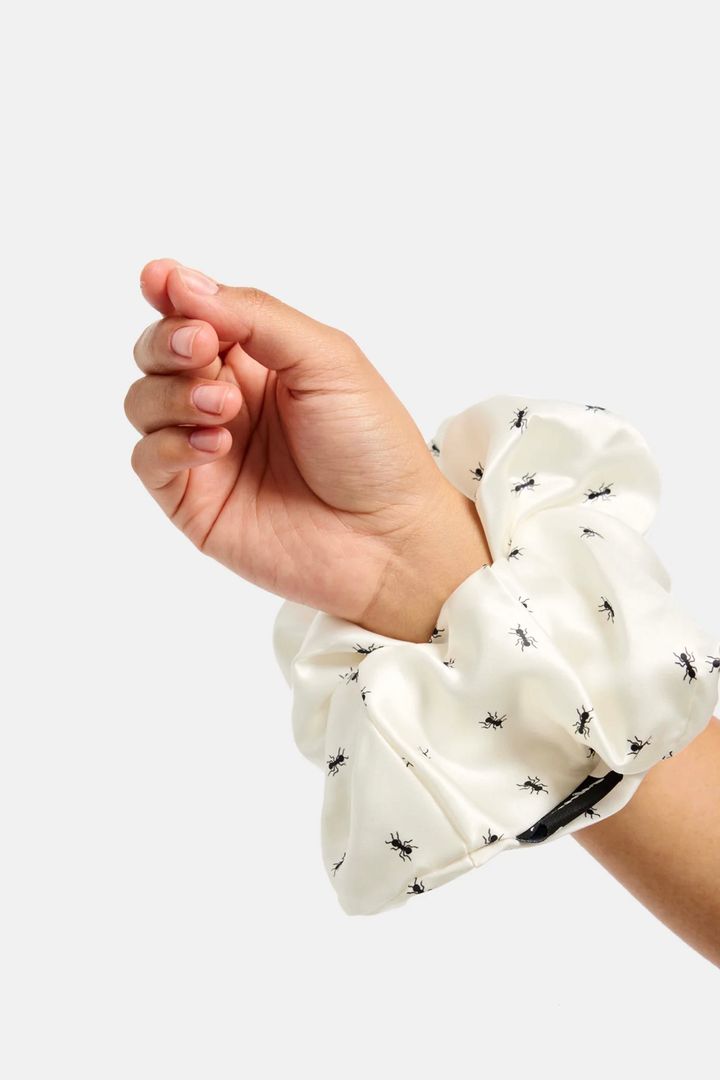 2024年秋冬コーデにおすすめ◆ シックなモノトーンヘアアクセ【ささやかですてきなもの 大谷有紀 vol.208】