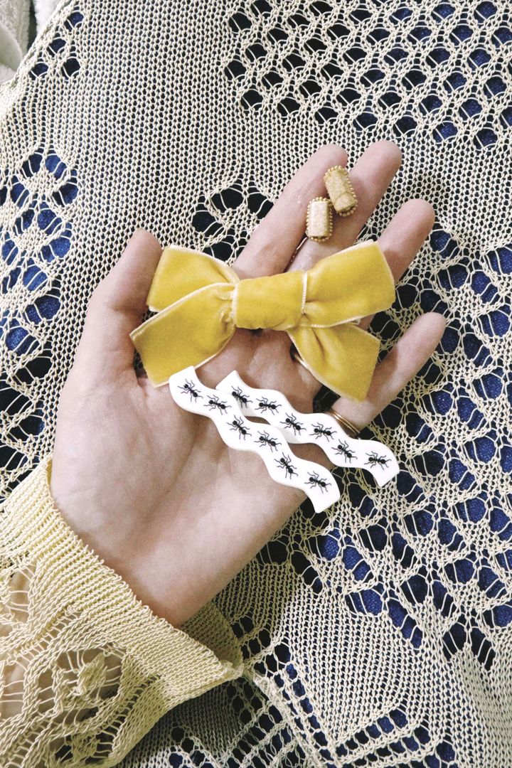 2024年秋冬コーデにおすすめ◆ シックなモノトーンヘアアクセ【ささやかですてきなもの 大谷有紀 vol.208】