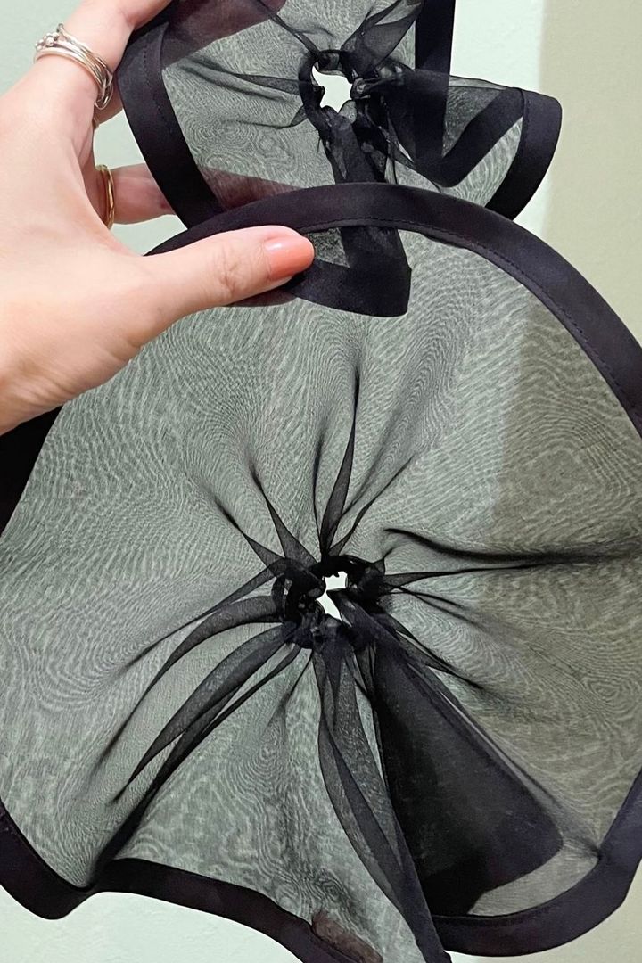 2024年秋冬コーデにおすすめ◆ シックなモノトーンヘアアクセ【ささやかですてきなもの 大谷有紀 vol.208】