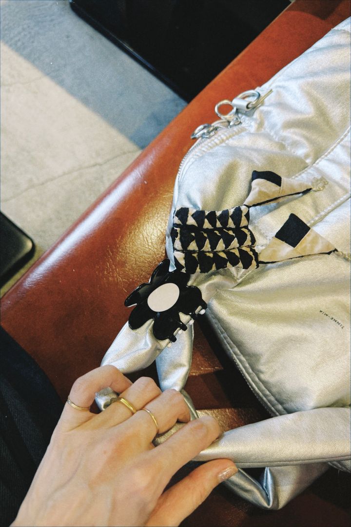 2024年秋冬コーデにおすすめ◆ シックなモノトーンヘアアクセ【ささやかですてきなもの 大谷有紀 vol.208】