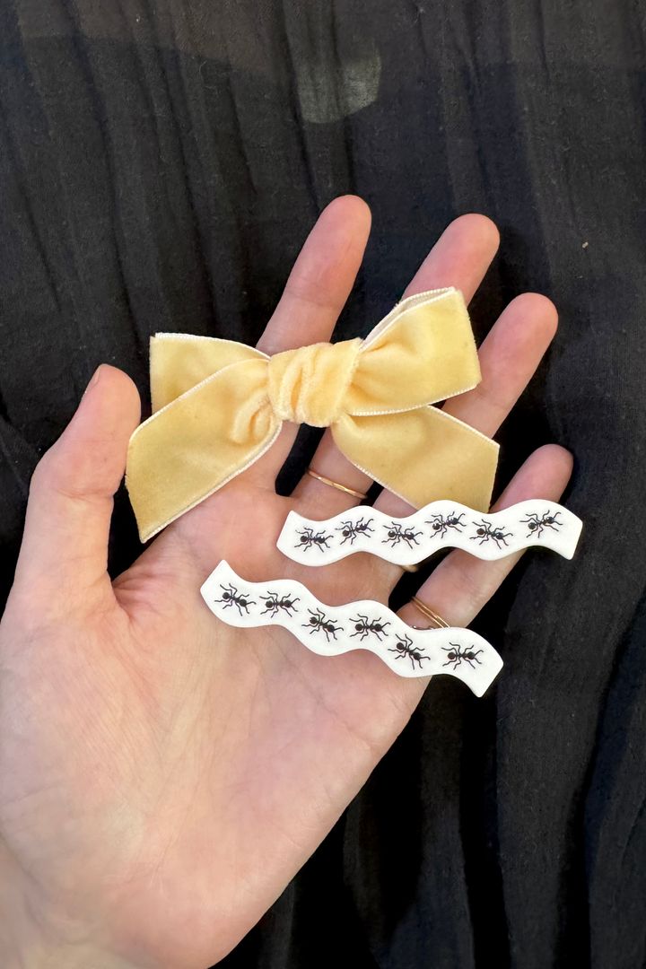 2024年秋冬コーデにおすすめ◆ シックなモノトーンヘアアクセ【ささやかですてきなもの 大谷有紀 vol.208】