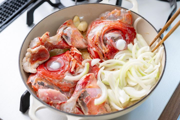 玉ねぎを加える